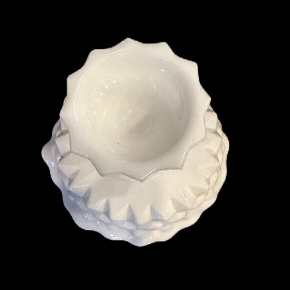 Westomoreland Round Milk‎ Glass Pedestal Small Bowl - Picture 2 of 5